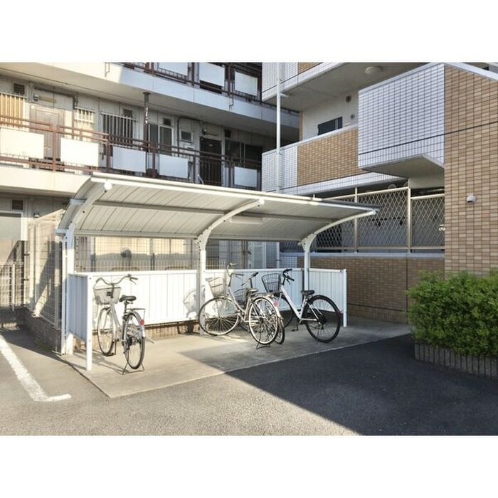 物件外観写真5　(駐輪場)