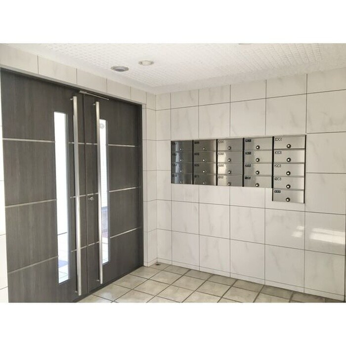 物件外観写真6　(エントランス部分)