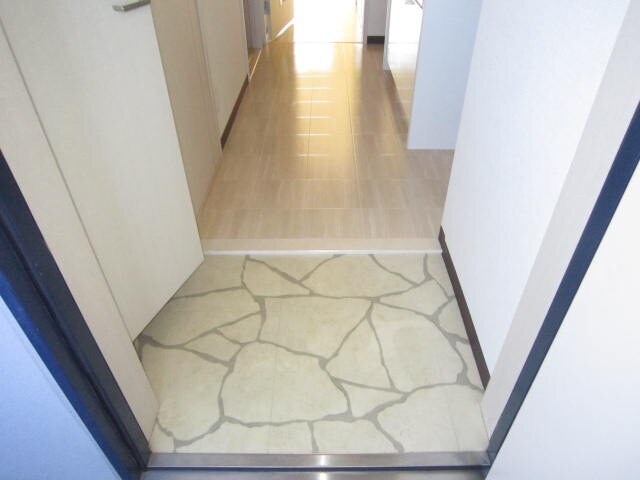 物件内観写真14　(玄関)