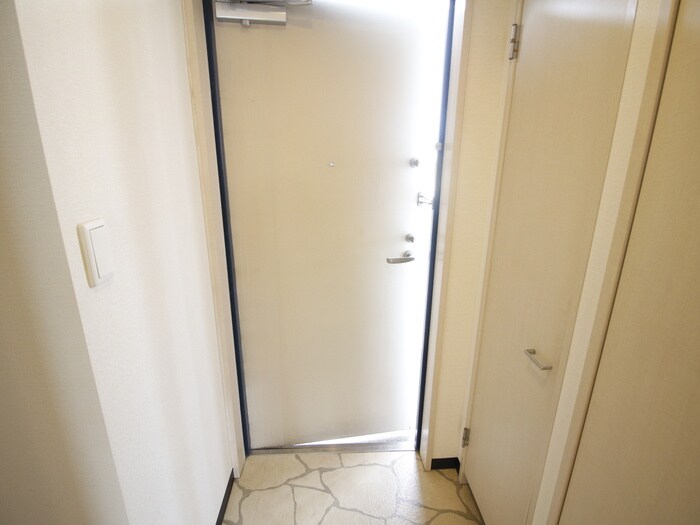 物件内観写真16　(玄関)