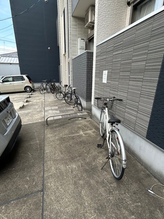 物件外観写真3　(駐輪場)