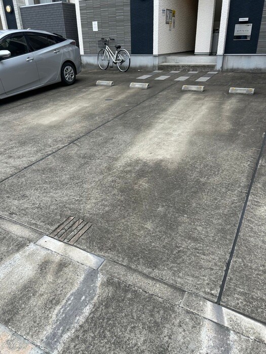 物件外観写真5　(駐車場)