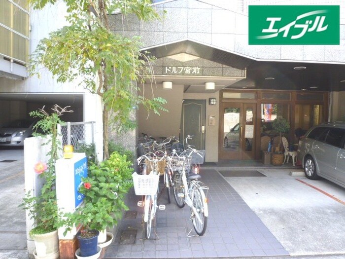 物件外観写真2　(エントランス部分)