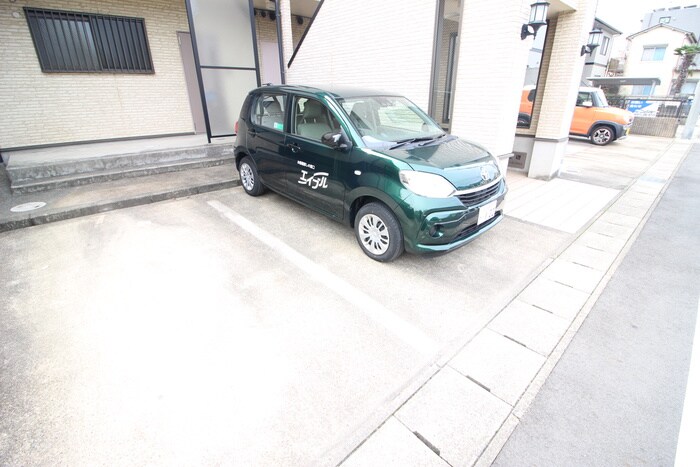 物件外観写真6　(駐車場)