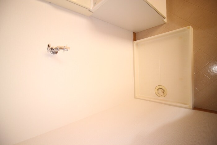 物件内観写真12　(洗濯機置場)