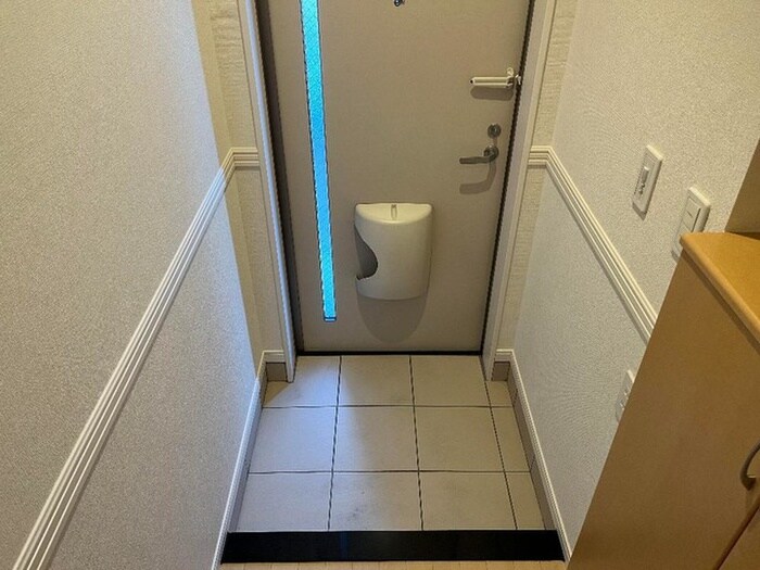 物件内観写真11　(玄関)