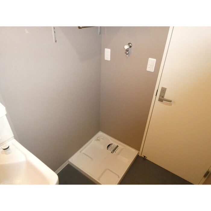 物件内観写真8　(洗濯機置場)