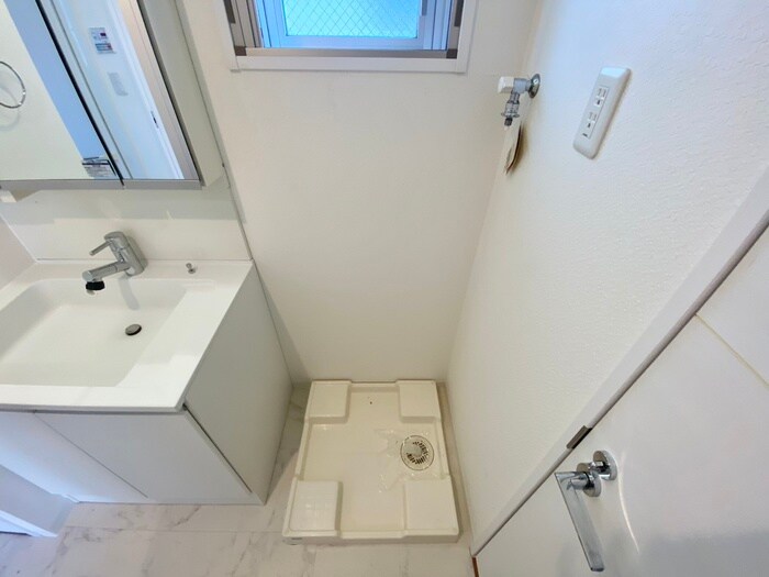 物件内観写真13　(洗濯機置場)