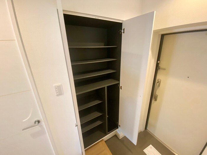 物件内観写真14　(玄関)