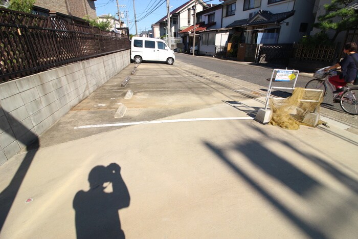 物件外観写真5　(駐車場)