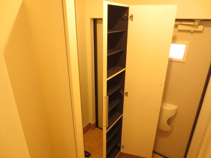 物件内観写真8　(靴箱)