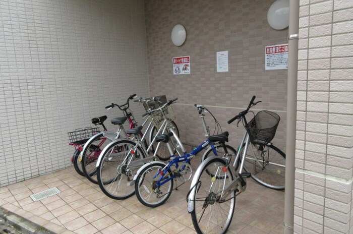 物件外観写真2　(駐輪場)