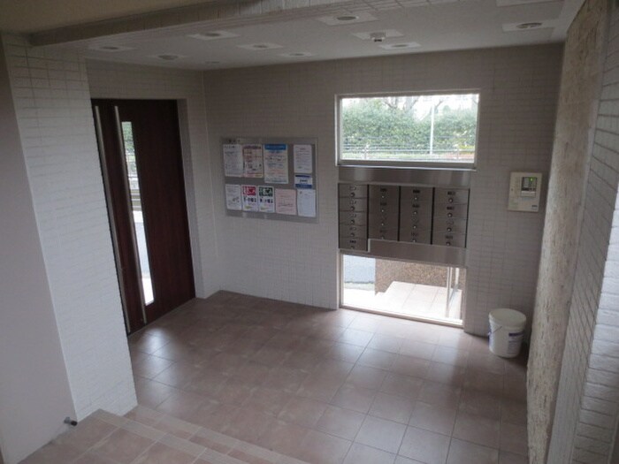 物件外観写真5　(エントランス部分)