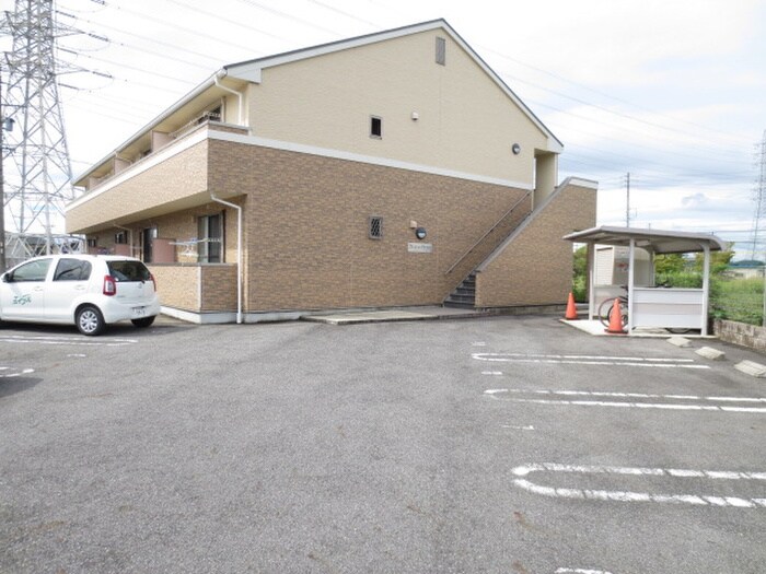 物件外観写真4　(駐車場)