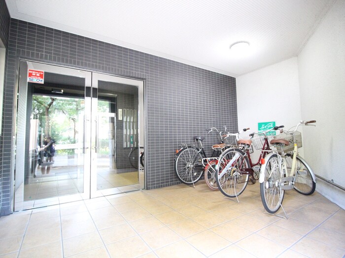 物件外観写真3　(駐輪場)