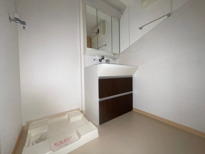 物件内観写真8　(洗濯機置場)