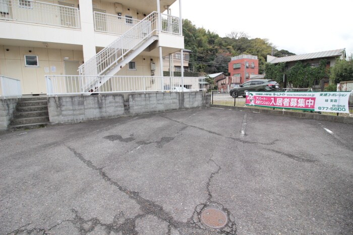 物件外観写真2　(駐車場)