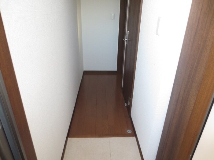 物件内観写真9　(玄関)