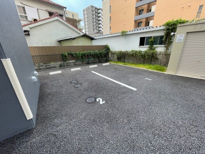 物件外観写真3　(駐車場)