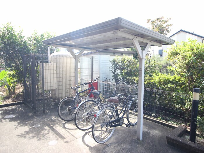 物件外観写真4　(駐輪場)