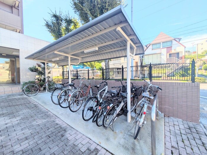 物件外観写真3　(駐輪場)