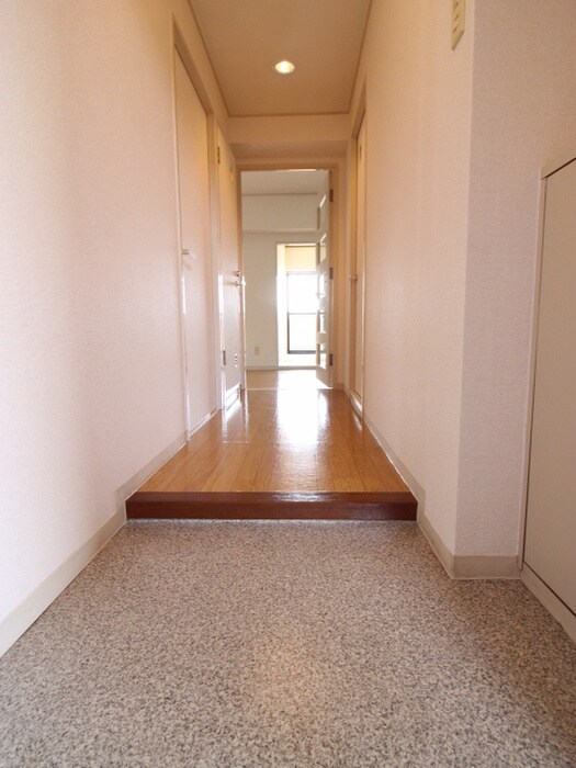 物件内観写真7　(玄関)