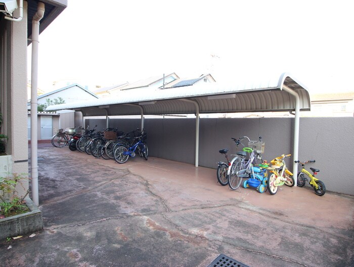 物件外観写真4　(駐輪場)