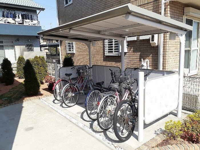 物件外観写真3　(駐輪場)