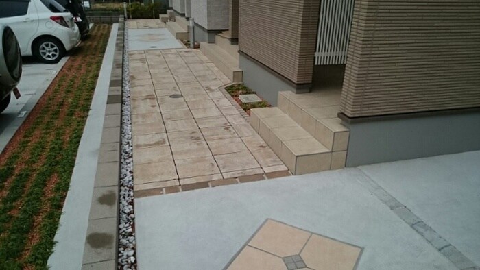 物件外観写真5　(エントランス部分)