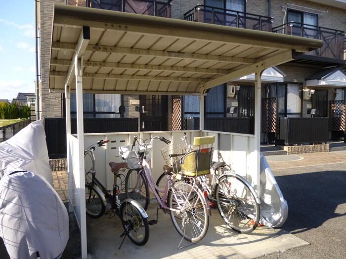 物件外観写真3　(駐輪場)