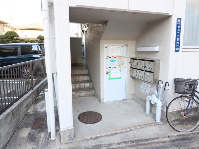 物件外観写真5　(エントランス部分)