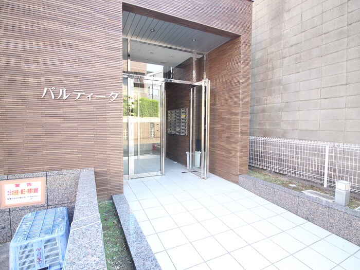 物件外観写真6　(エントランス部分)