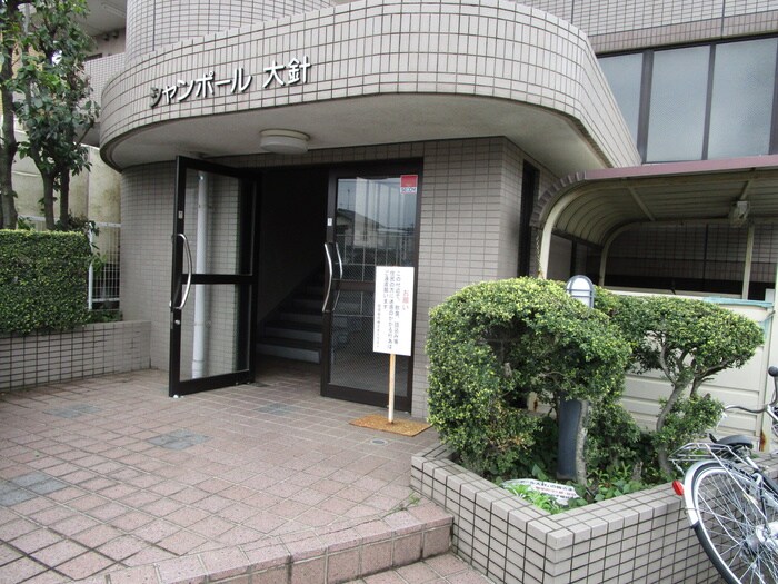 物件外観写真4　(エントランス部分)