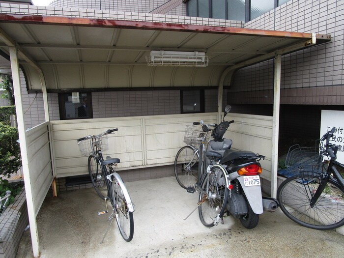 物件外観写真6　(駐輪場)