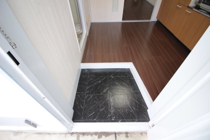 物件内観写真18　(玄関)