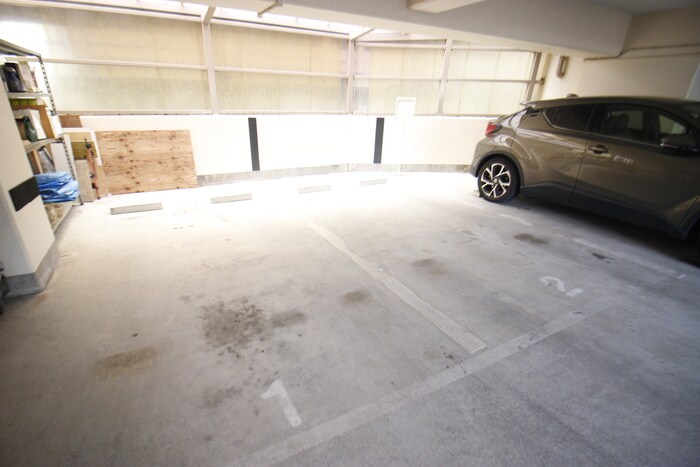 物件外観写真2　(駐車場)