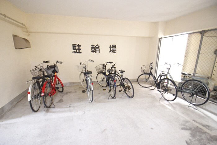 物件外観写真3　(駐輪場)