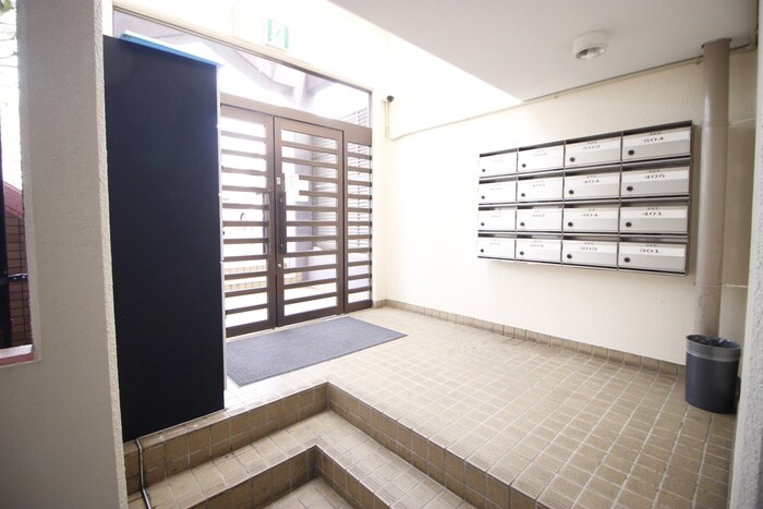 物件外観写真4　(エントランス部分)