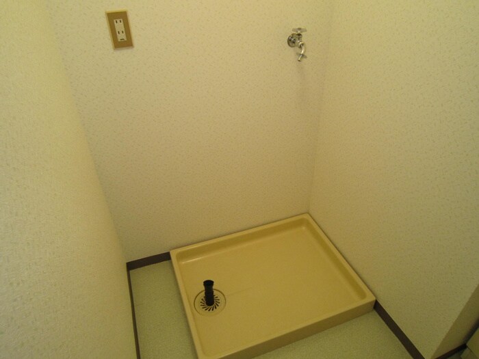 物件内観写真15　(洗濯機置場)