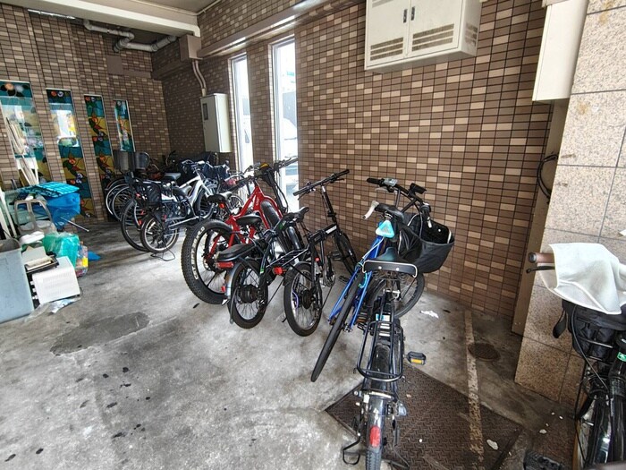 物件外観写真6　(駐輪場)