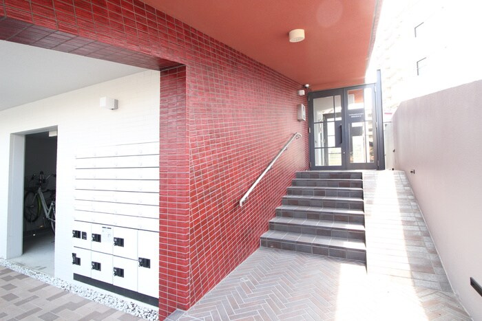 物件外観写真4　(エントランス部分)