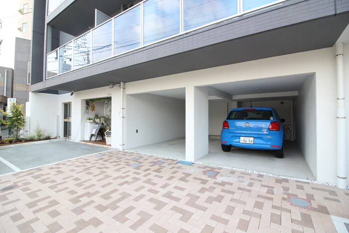 物件外観写真6　(駐車場)