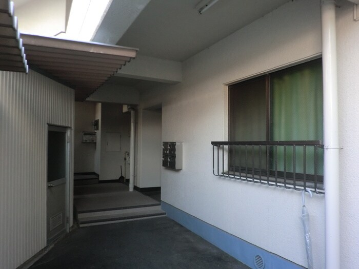 物件外観写真3　(エントランス部分)