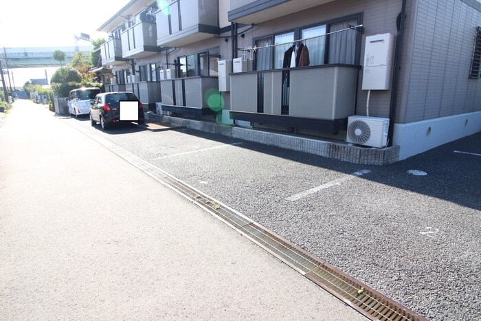 物件外観写真3　(駐車場)