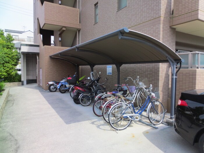 物件外観写真4　(駐輪場)