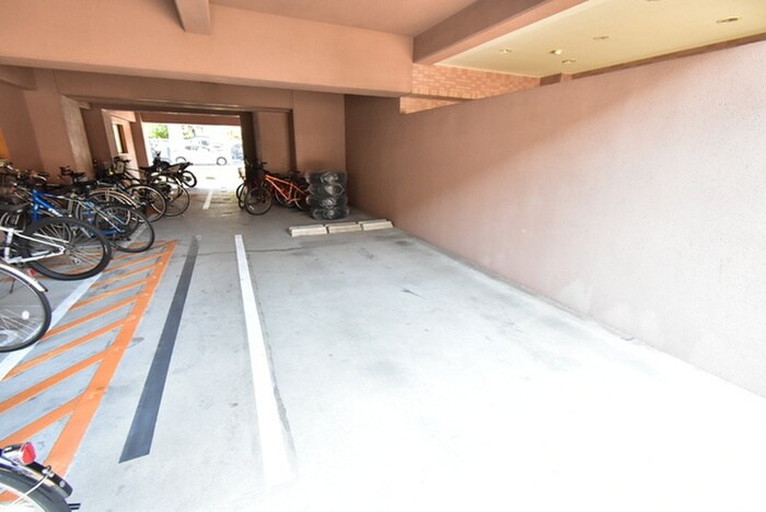 物件外観写真2　(駐車場)