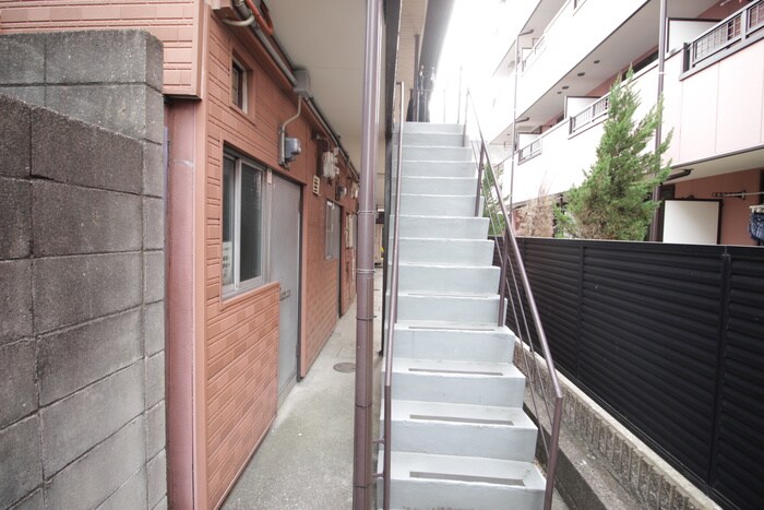 物件外観写真5　(エントランス部分)