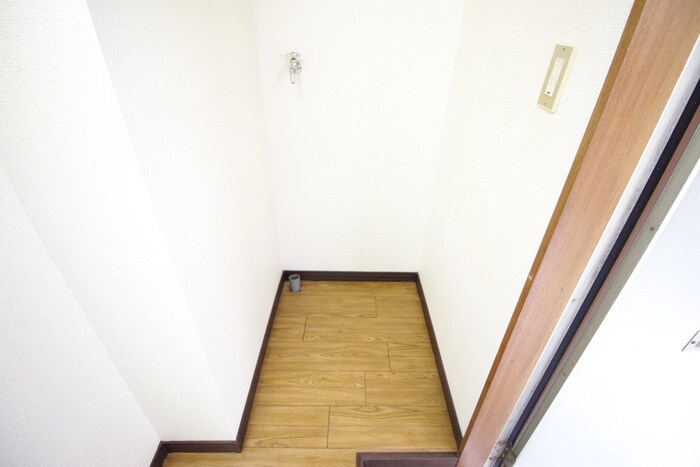 物件内観写真12　(洗濯機置場)