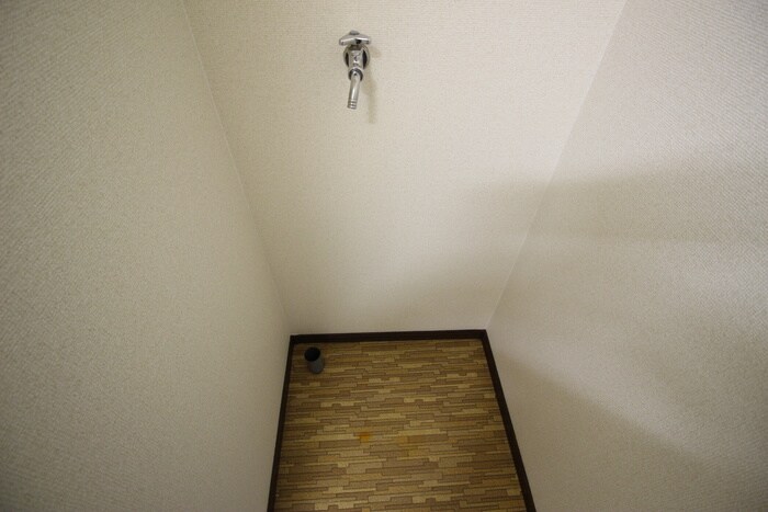 物件内観写真14　(洗濯機置場)