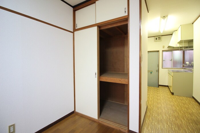物件内観写真16　(収納)